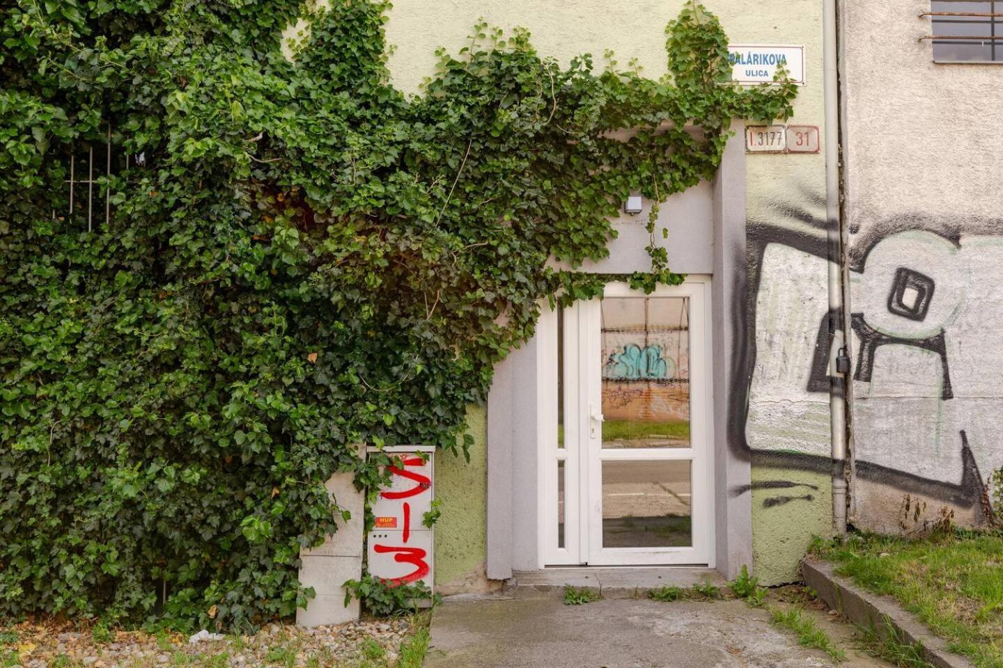 Sage Apartment Train Station Bratislava Exterior photo